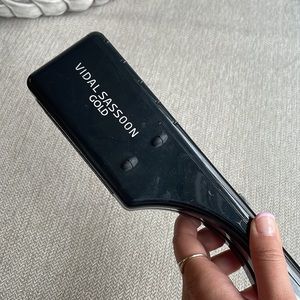 Vidal Sassoon gold hair straightener